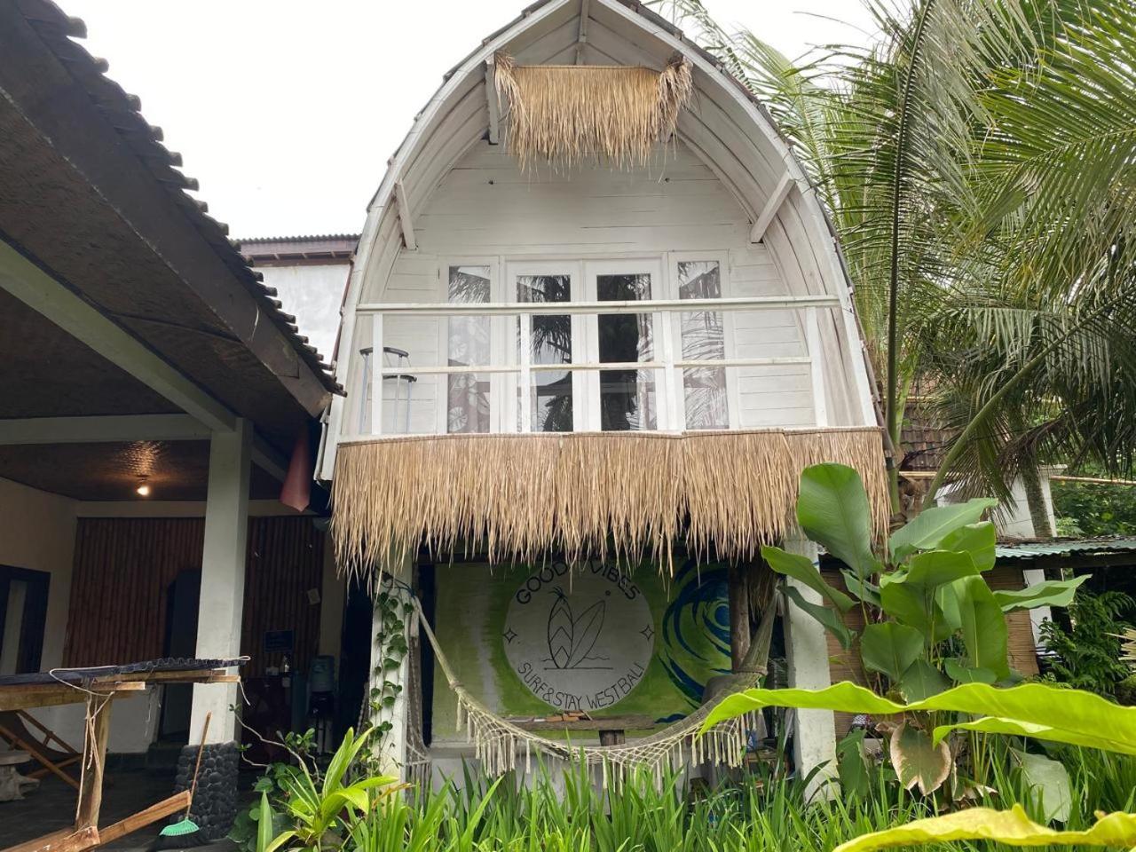 Medewi Good Vibes Stay&Surf Jembrana  Ngoại thất bức ảnh
